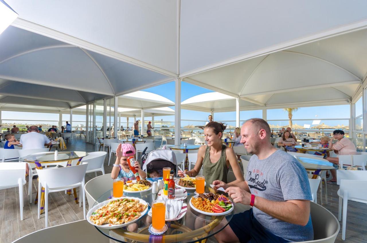 Titanic Beach - Families And Couples Only Hurghada Exterior foto The restaurant