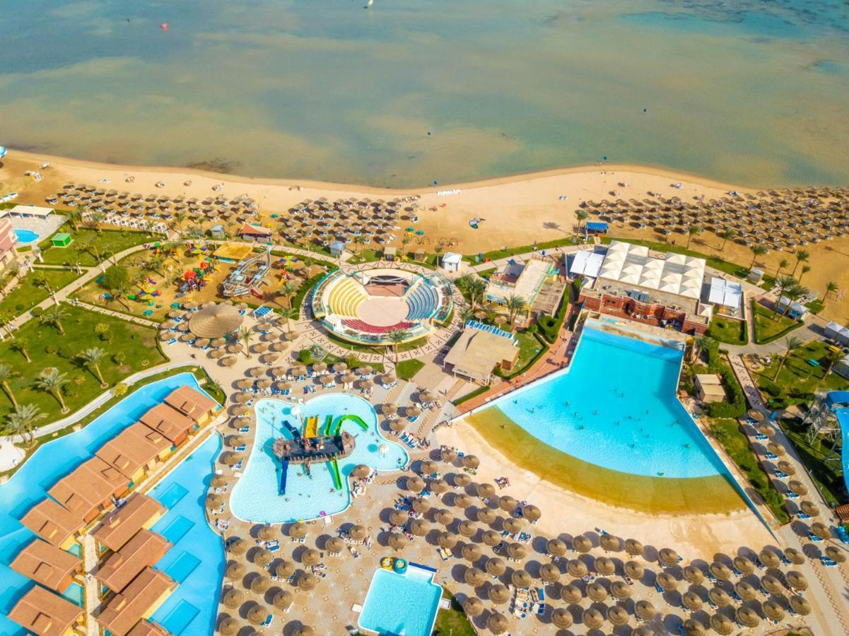 Titanic Beach - Families And Couples Only Hurghada Exterior foto Aerial view of the resort