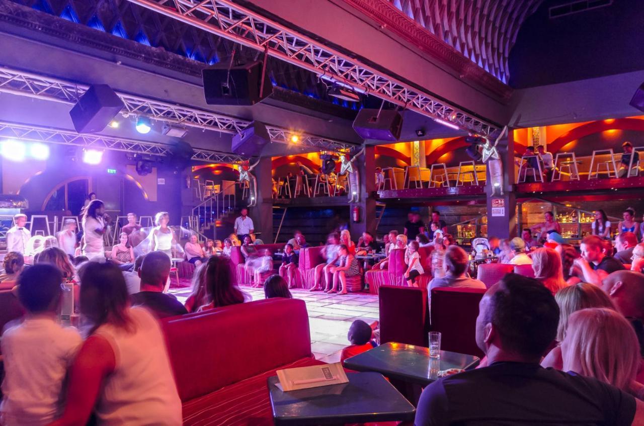 Titanic Beach - Families And Couples Only Hurghada Exterior foto The interior of the nightclub