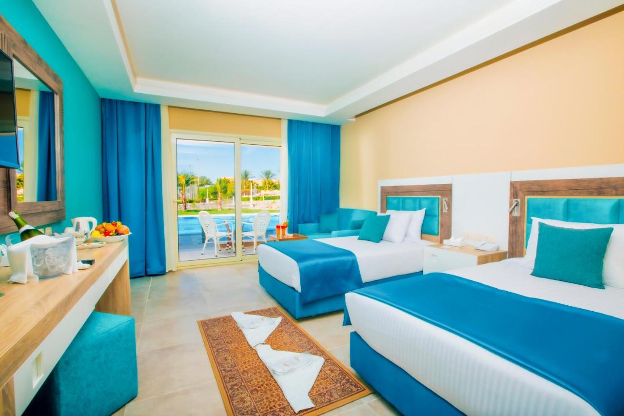 Titanic Beach - Families And Couples Only Hurghada Exterior foto A room at the hotel