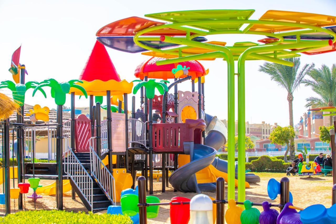 Titanic Beach - Families And Couples Only Hurghada Exterior foto Playground in Egypt