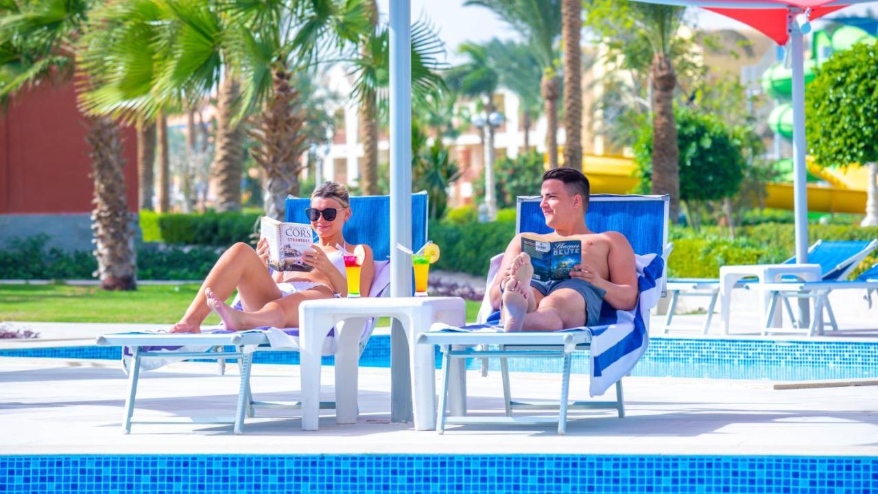 Titanic Beach - Families And Couples Only Hurghada Exterior foto Tourists at a resort in Egypt