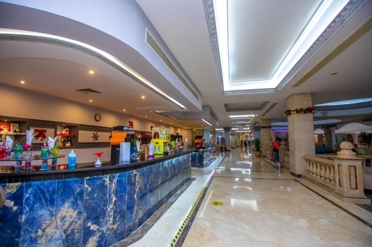 Titanic Beach - Families And Couples Only Hurghada Exterior foto The lobby of the hotel