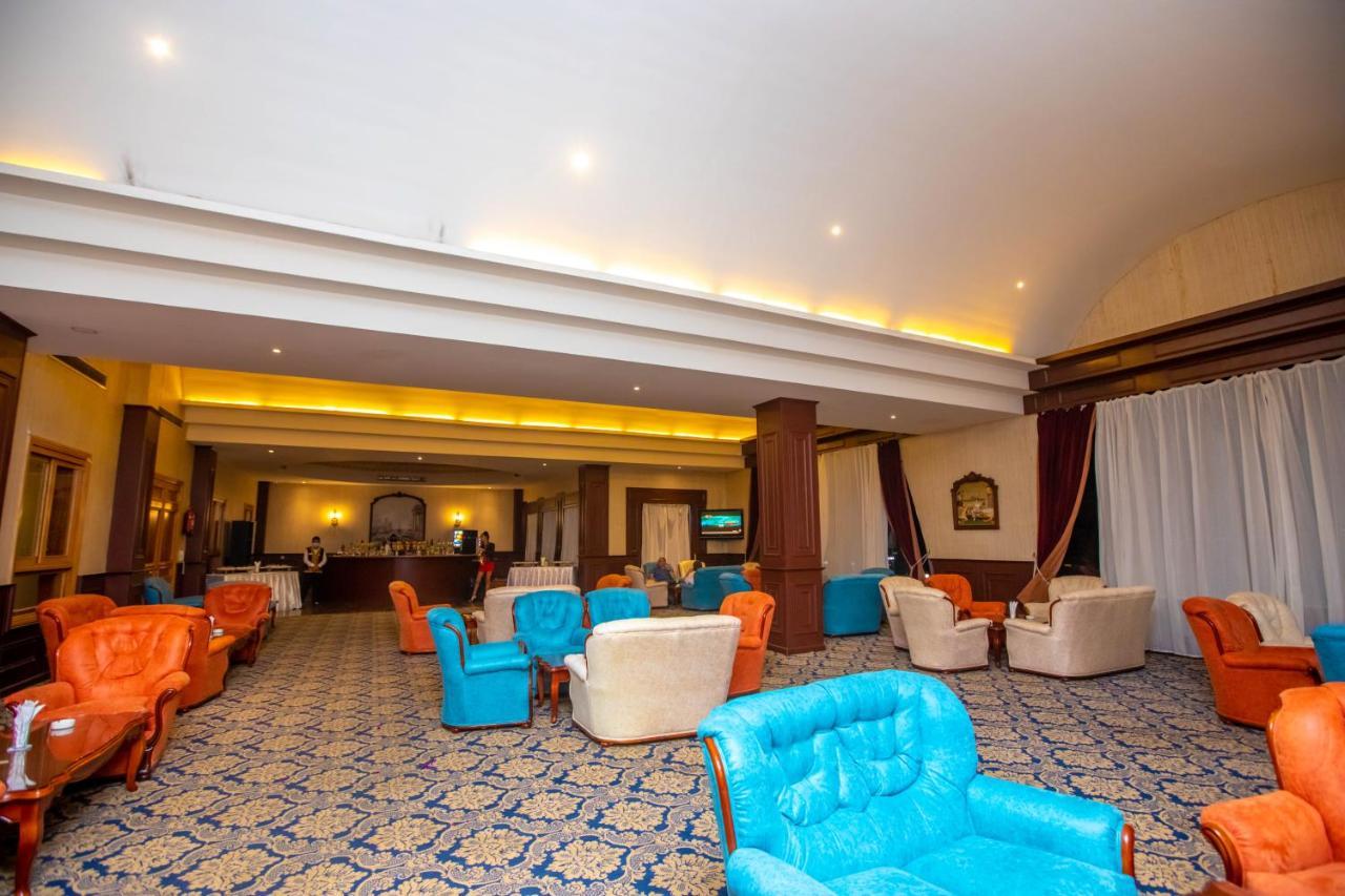 Titanic Beach - Families And Couples Only Hurghada Exterior foto The lobby of the hotel