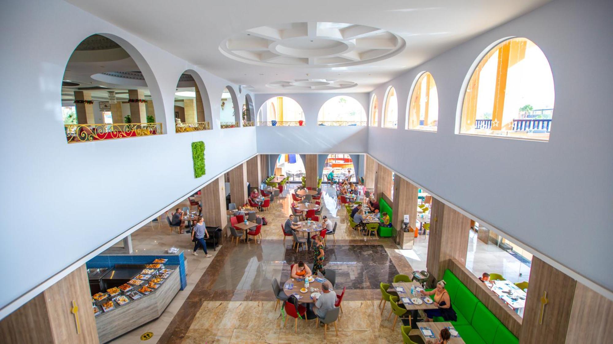 Titanic Beach - Families And Couples Only Hurghada Exterior foto The dining hall at the University of Greenwich