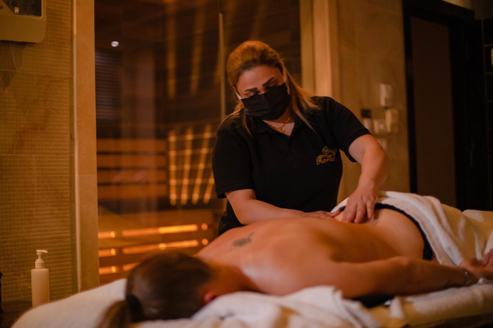Titanic Beach - Families And Couples Only Hurghada Exterior foto Massage