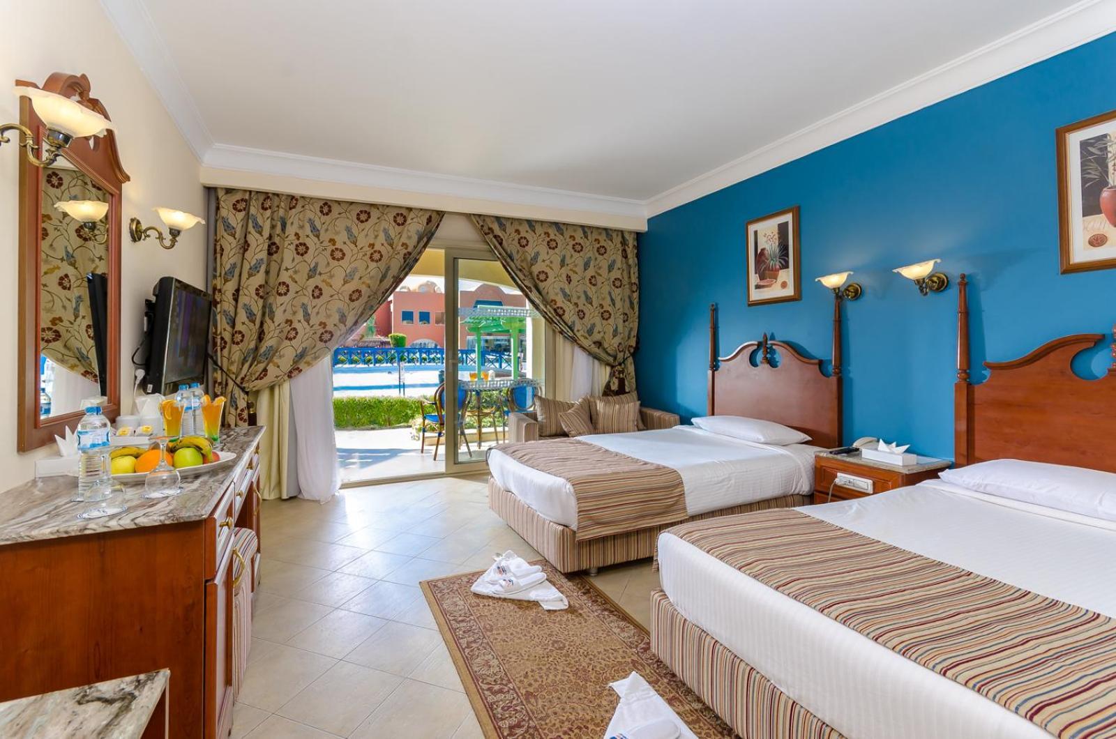 Titanic Beach - Families And Couples Only Hurghada Exterior foto A room at the hotel